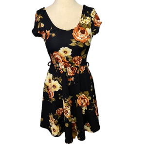 Iris Short Sleeve Floral Dress Black Pink M